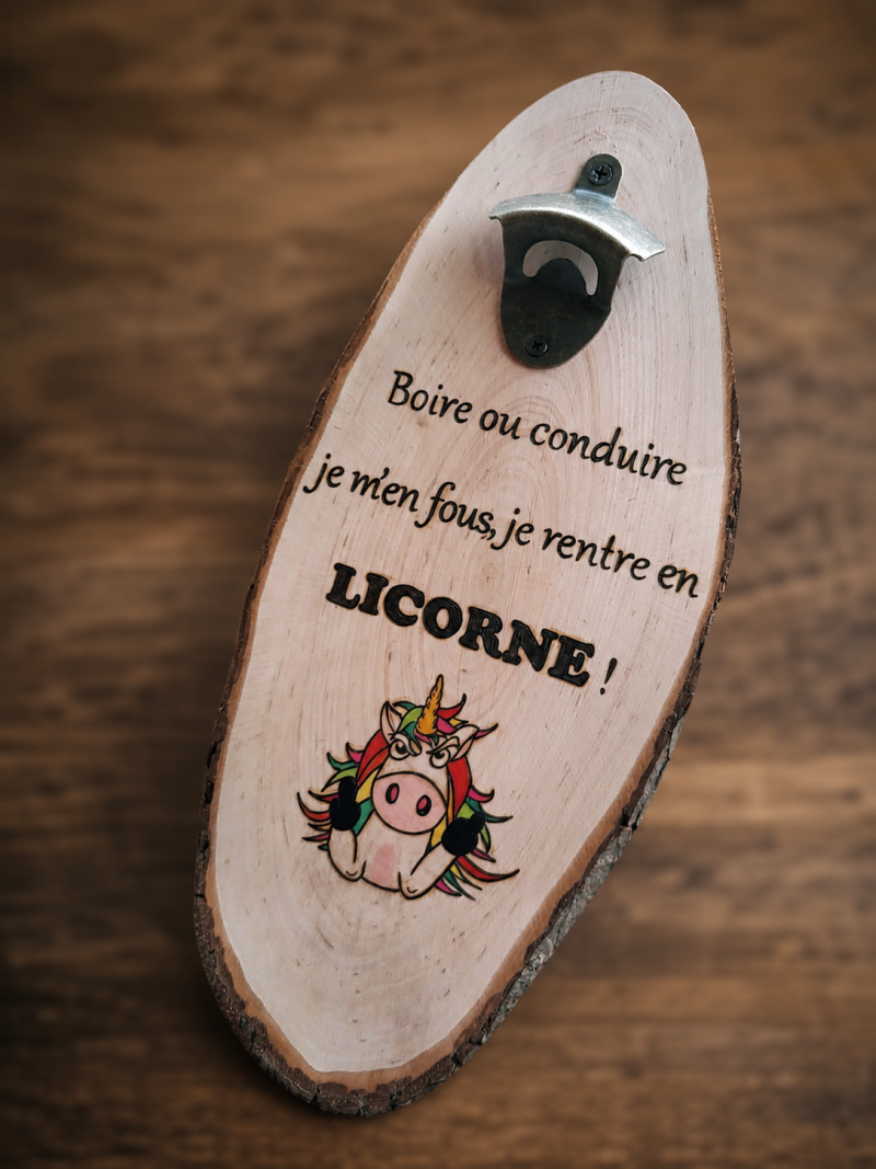 Décapsuleur mural en bois
